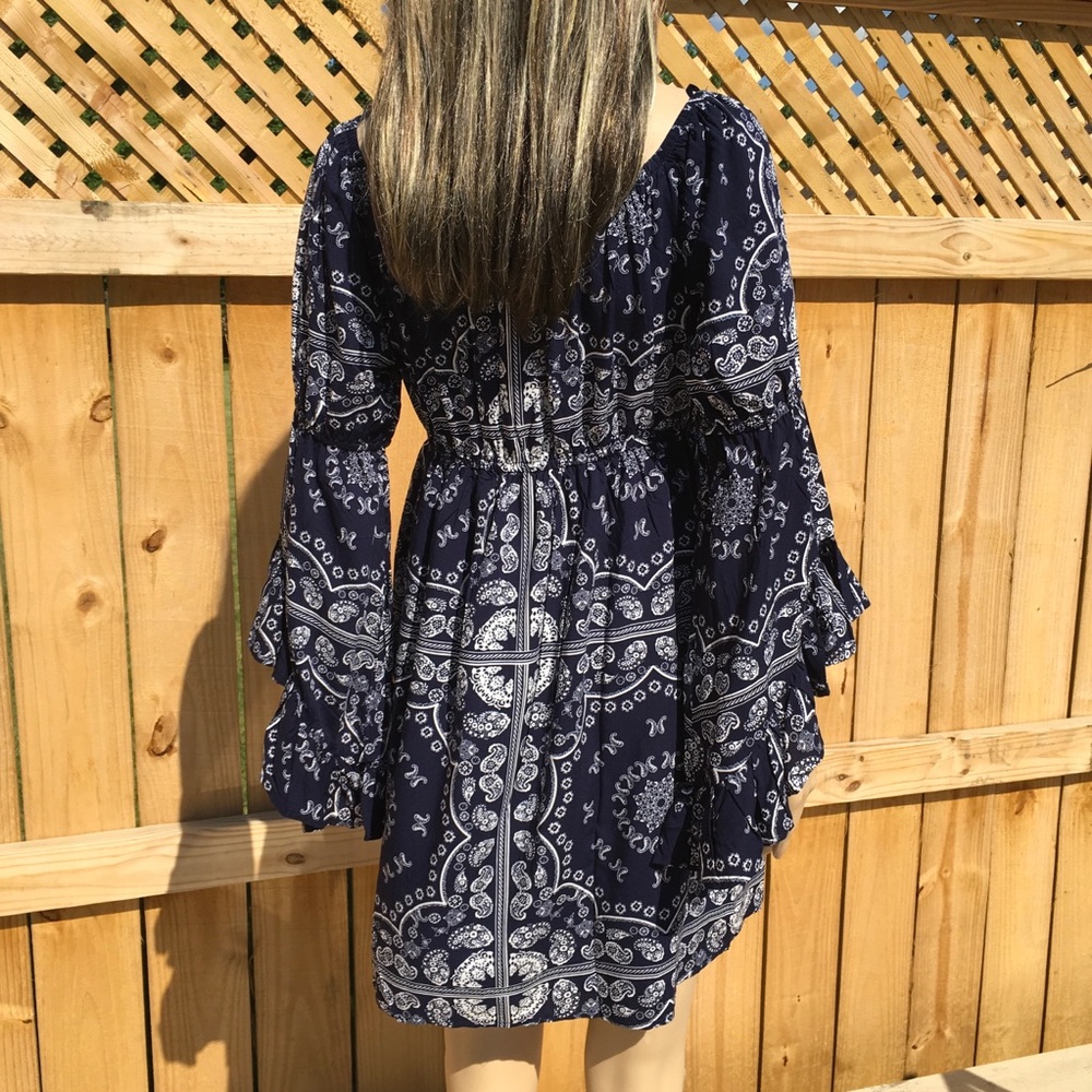 sale BELL SLEEVE @ ELBOW   1 left - Picture 2 of 7